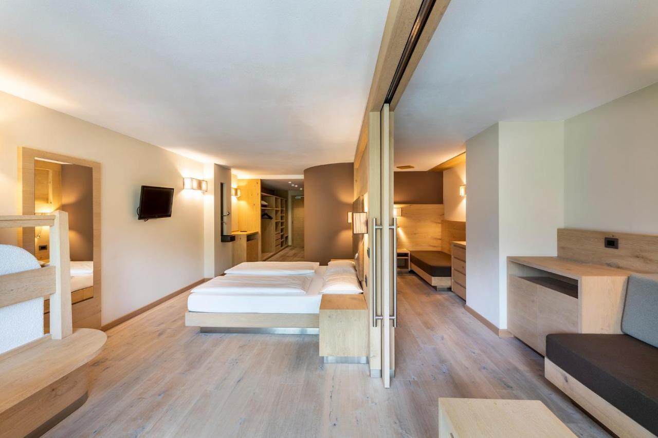 Design & Suite Hotel Ciarnadoi Vigo di Fassa Exteriör bild