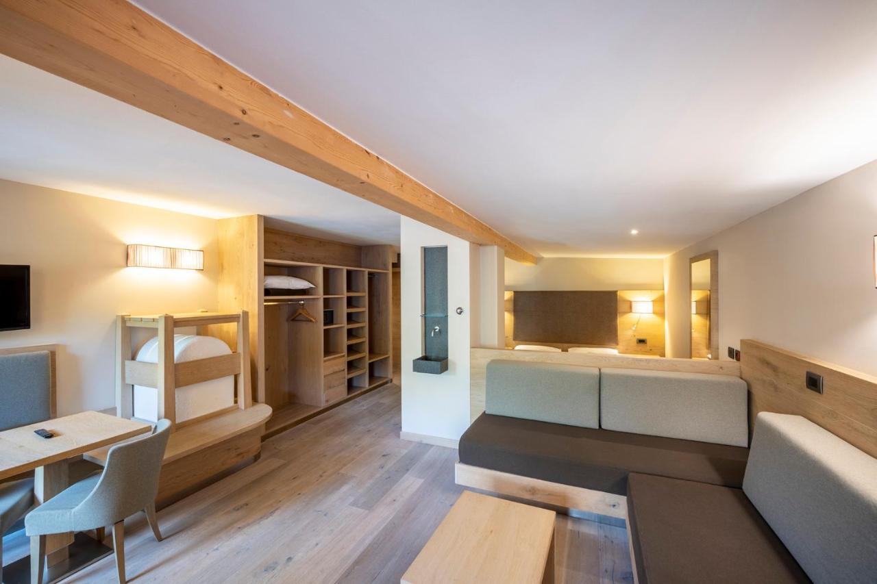 Design & Suite Hotel Ciarnadoi Vigo di Fassa Exteriör bild