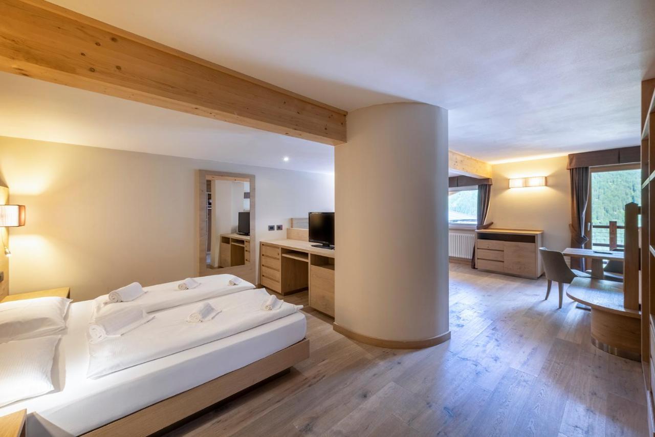 Design & Suite Hotel Ciarnadoi Vigo di Fassa Exteriör bild