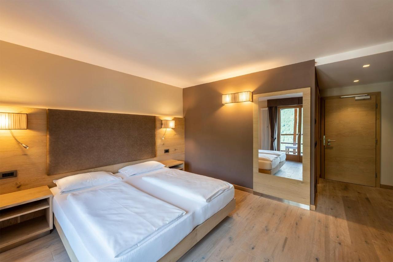 Design & Suite Hotel Ciarnadoi Vigo di Fassa Exteriör bild