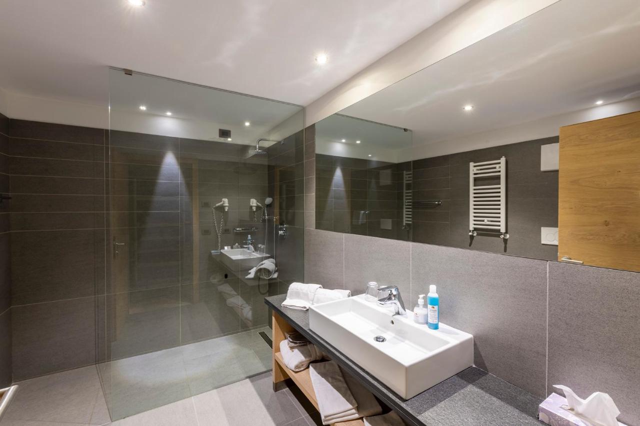 Design & Suite Hotel Ciarnadoi Vigo di Fassa Exteriör bild