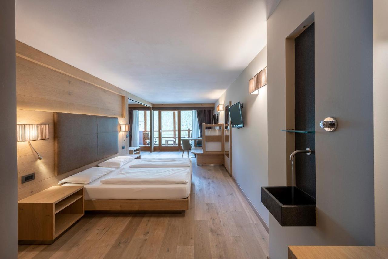 Design & Suite Hotel Ciarnadoi Vigo di Fassa Exteriör bild
