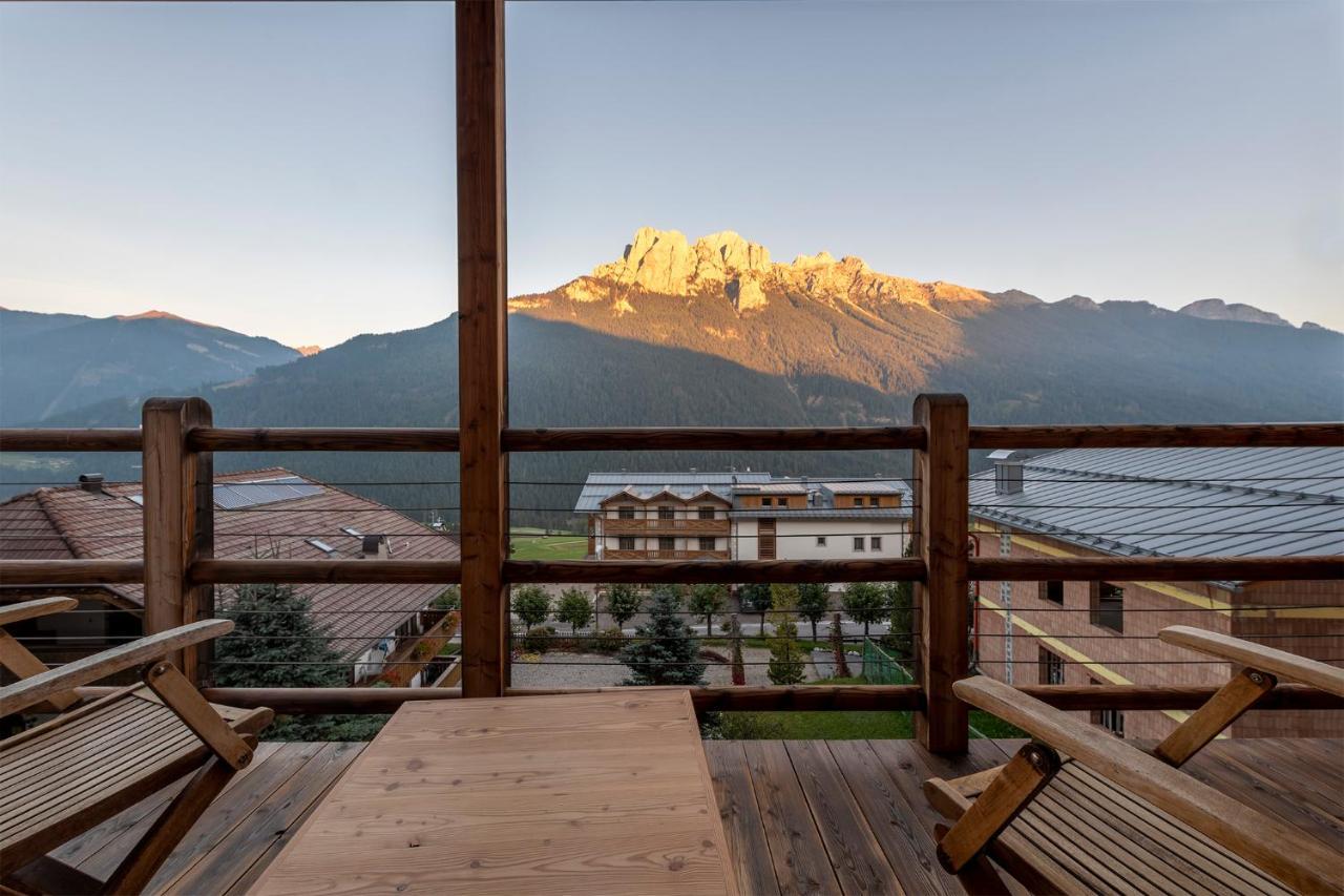 Design & Suite Hotel Ciarnadoi Vigo di Fassa Exteriör bild