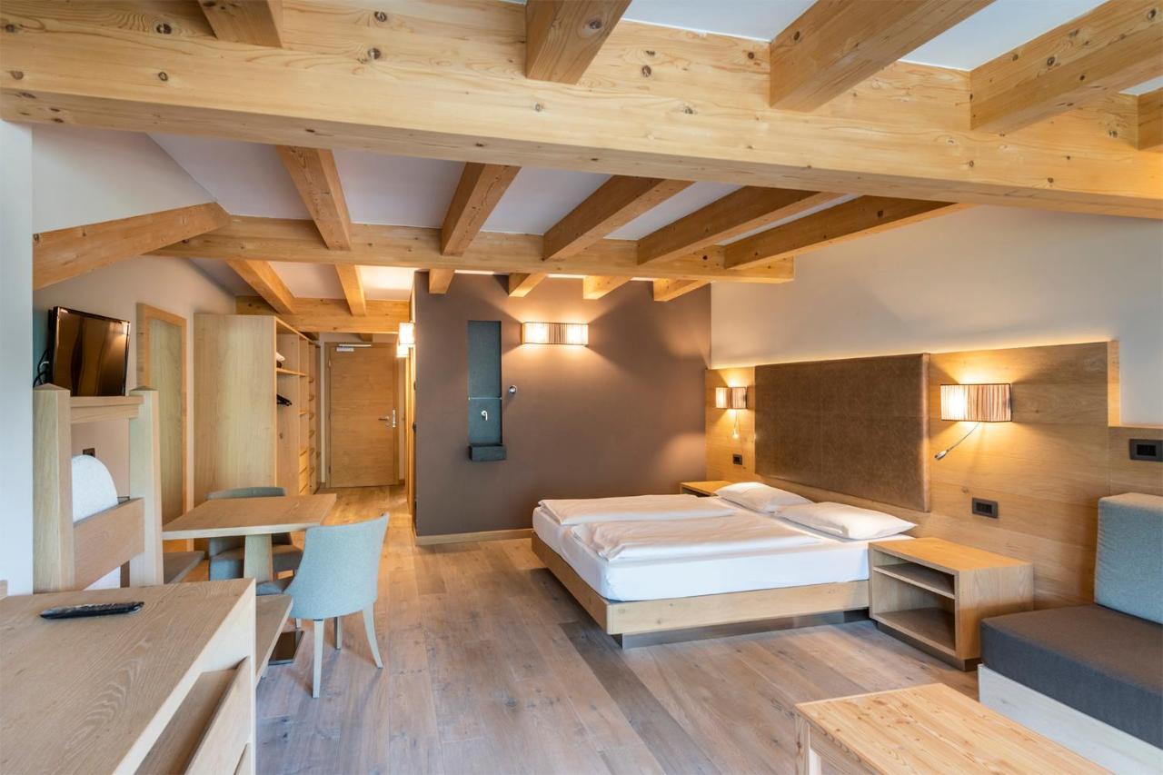 Design & Suite Hotel Ciarnadoi Vigo di Fassa Exteriör bild