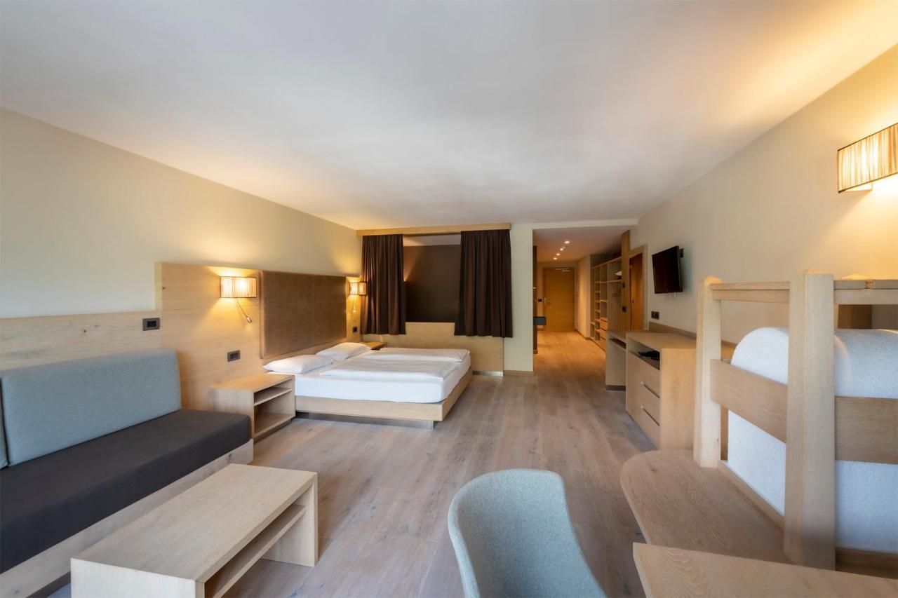 Design & Suite Hotel Ciarnadoi Vigo di Fassa Exteriör bild