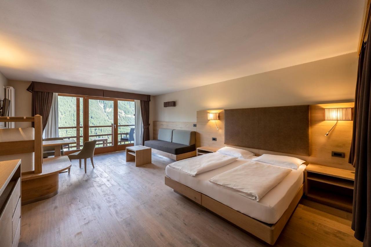 Design & Suite Hotel Ciarnadoi Vigo di Fassa Exteriör bild