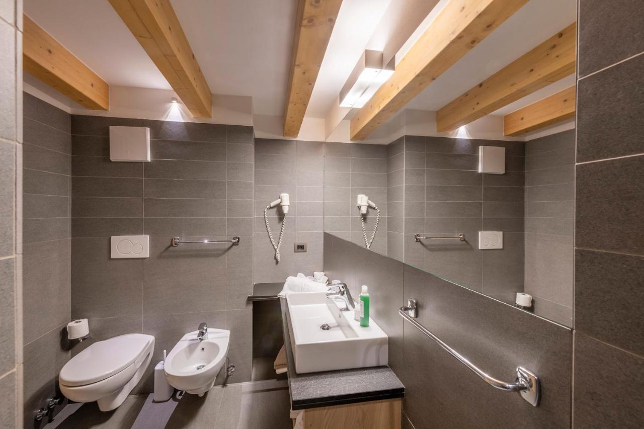 Design & Suite Hotel Ciarnadoi Vigo di Fassa Exteriör bild