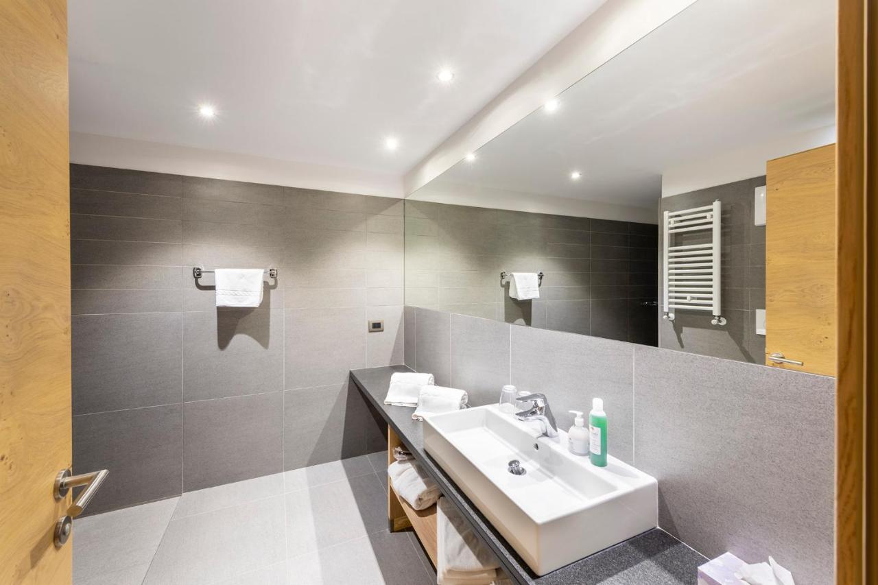 Design & Suite Hotel Ciarnadoi Vigo di Fassa Exteriör bild