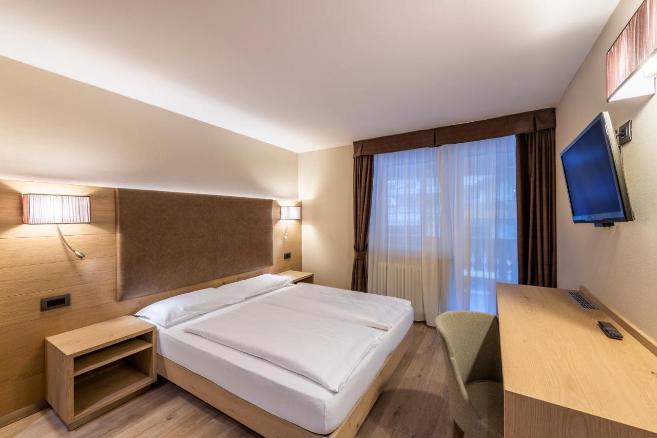 Design & Suite Hotel Ciarnadoi Vigo di Fassa Exteriör bild