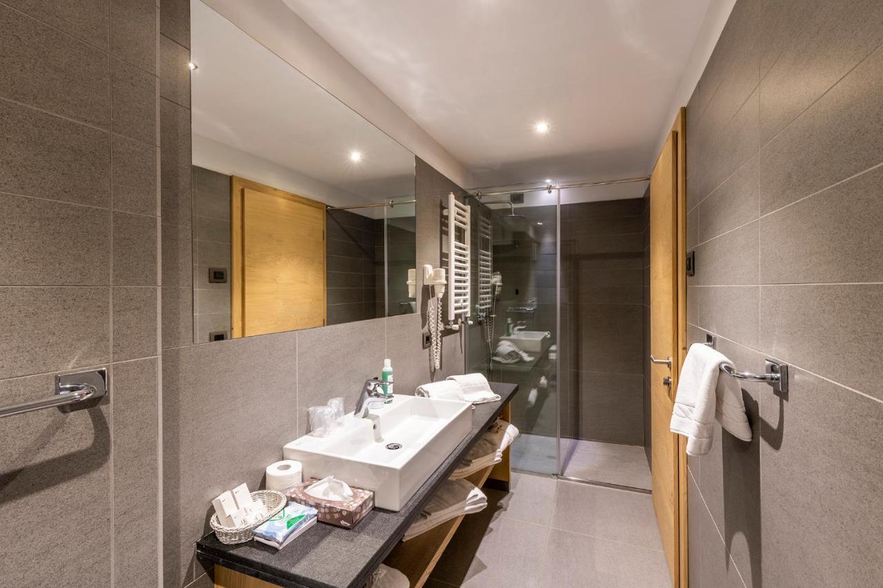 Design & Suite Hotel Ciarnadoi Vigo di Fassa Exteriör bild