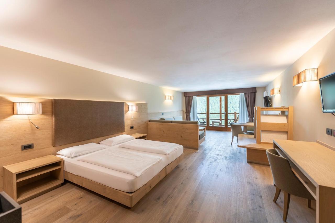 Design & Suite Hotel Ciarnadoi Vigo di Fassa Exteriör bild