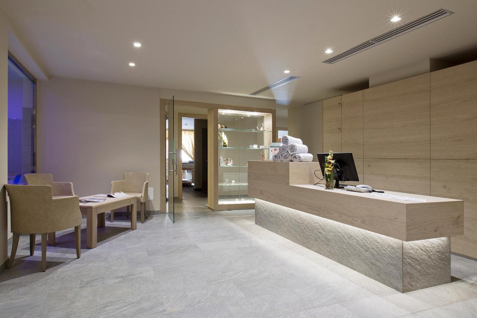 Design & Suite Hotel Ciarnadoi Vigo di Fassa Exteriör bild