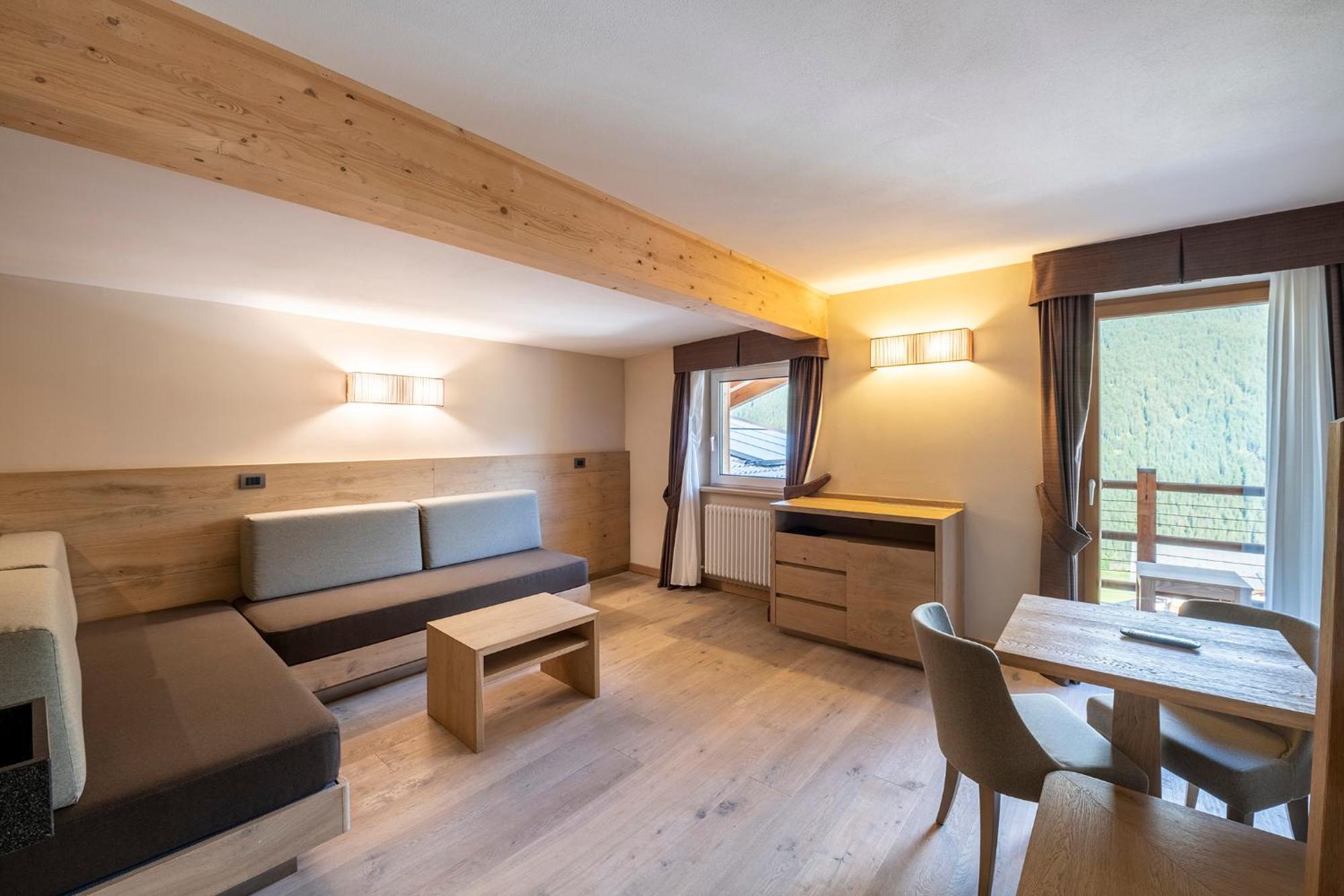 Design & Suite Hotel Ciarnadoi Vigo di Fassa Exteriör bild