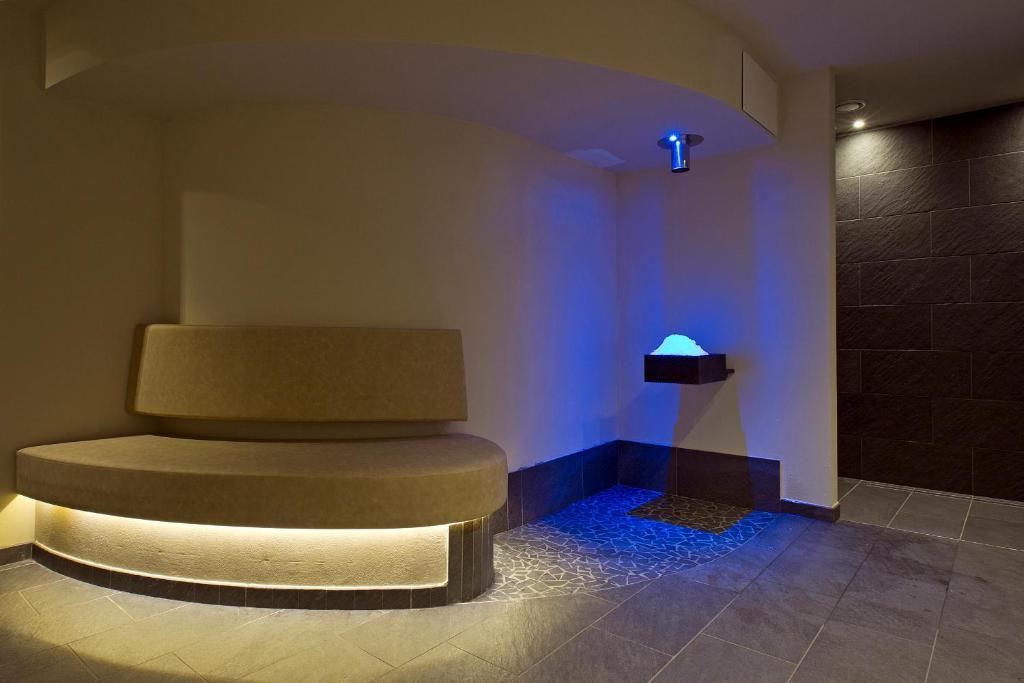 Design & Suite Hotel Ciarnadoi Vigo di Fassa Exteriör bild